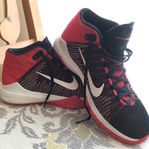 Kids size 5 Nike semi hightop sneaker